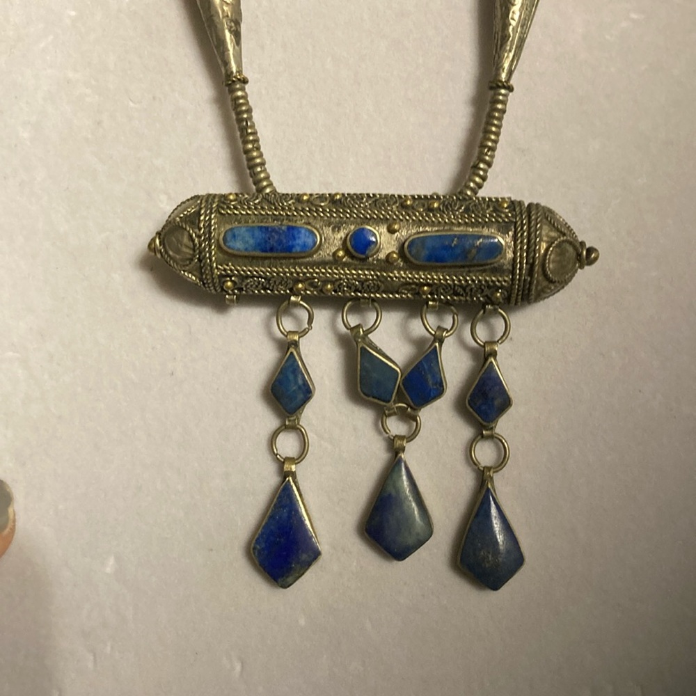 Vintage Indian Asia style Lapis necklace with capsule that opens